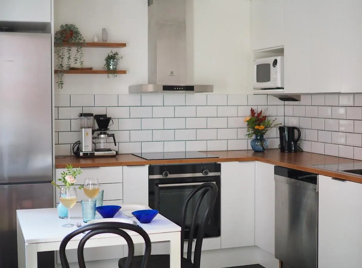Oceanic & Trendy Two Bedroom Apartment With Free Parking 헬싱키