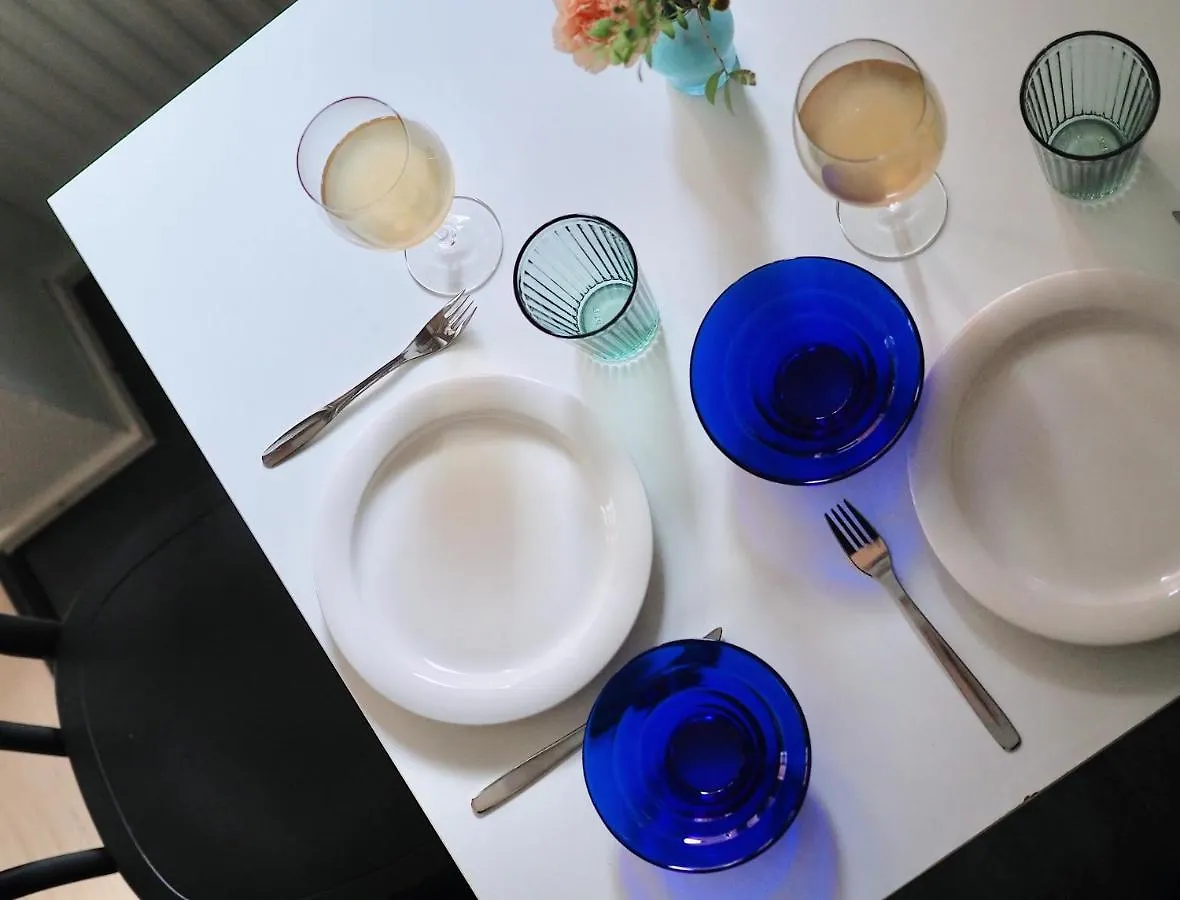 Oceanic & Trendy Two Bedroom Apartment With Free Parking 헬싱키