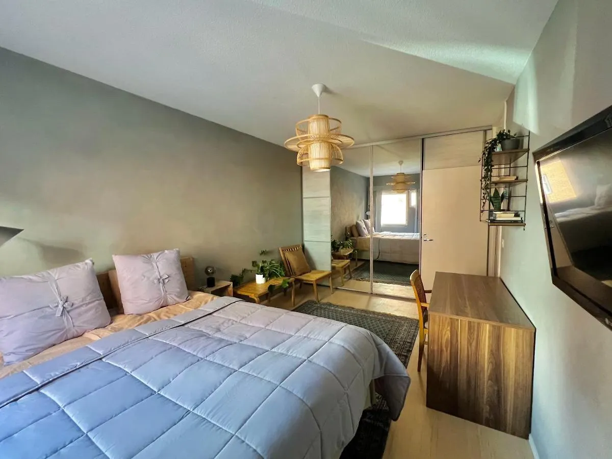 Oceanic & Trendy Two Bedroom Apartment With Free Parking 헬싱키